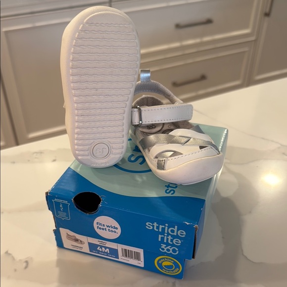 New Stride Rite Silver and White Toddler Sandals - Picture 3 of 3